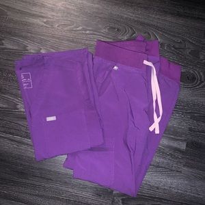 Figs scrub set. XS one pocket scrub top. XS jogger bottom.